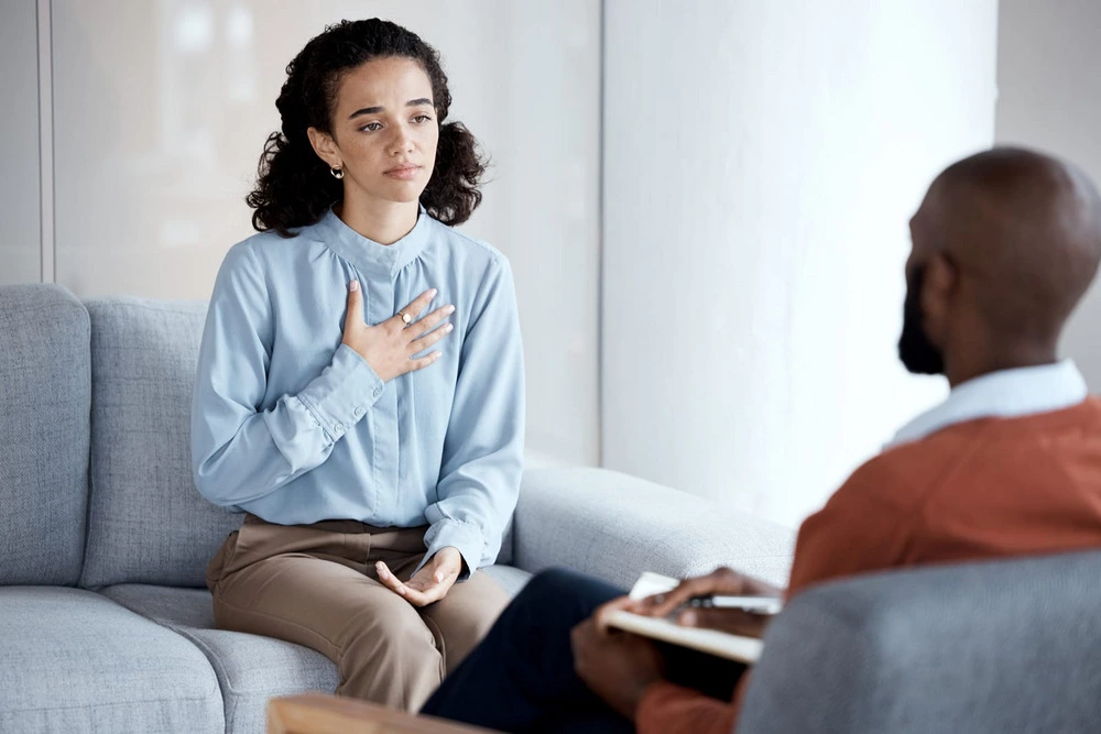 woman with a psychologist for therapy